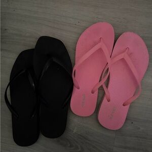 3 pairs of used FlipFlops